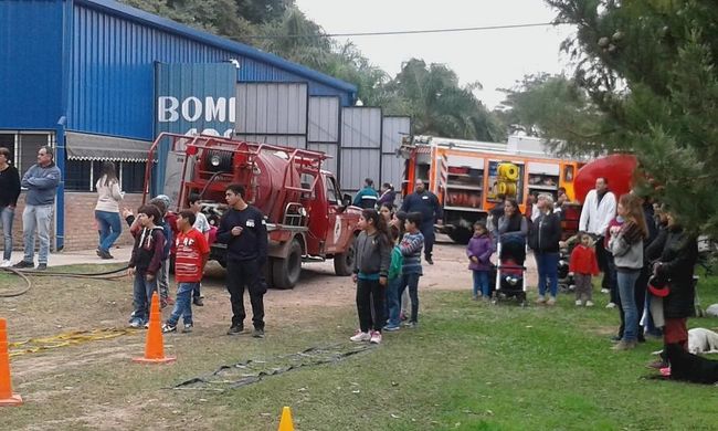 Los bomberos voluntarios festejaron junto a las familias