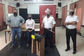 Bomberos de Oliveros recibieron equipamiento para el cuerpo activo