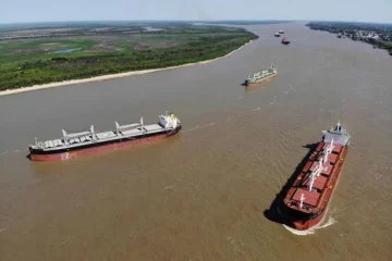 Ante la bajante, los buques “están cargando entre 6 y 10 mil toneladas menos” para navegar por el río