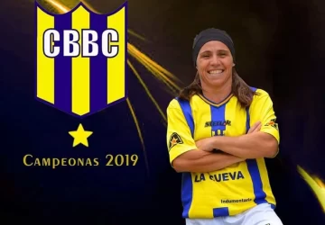 Campeonas e invictas: Cachi Zuviría alzó la copa en cancha de 11