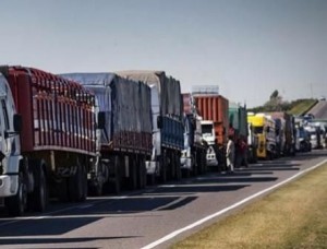 Rutas abarrotadas: caos de tránsito sobre la 11 por la cosecha