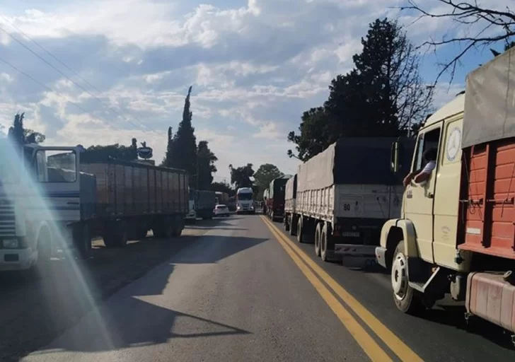 Camioneros se manifestarán el martes por “discriminación” durante la pandemia