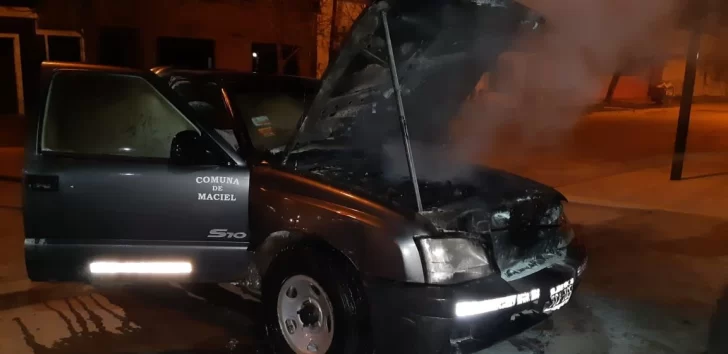 Pudo ser peor: Se incendió un vehículo dentro del galpón comunal