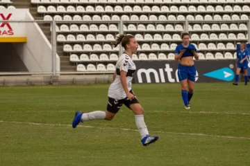 Candela Larrondo debutó en Platense marcando un gol