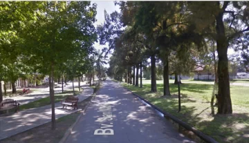 Alerta por un vehículo que vigila a niños y toma fotografías