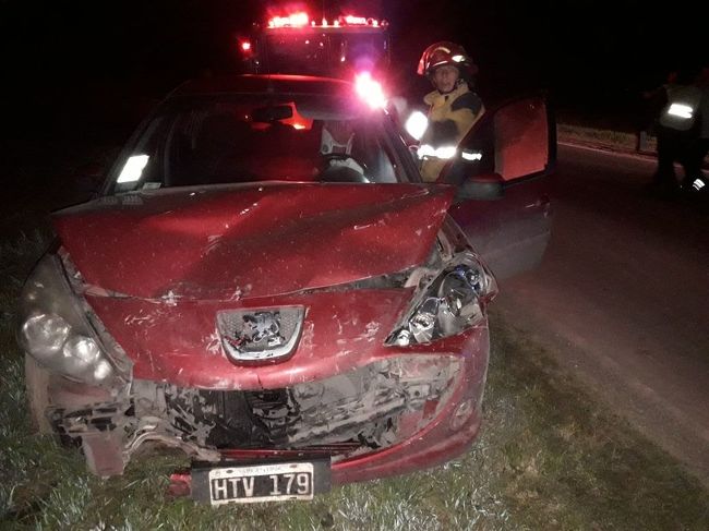 Ruta 11: Un choque y un incendio en simultaneo en la madrugada