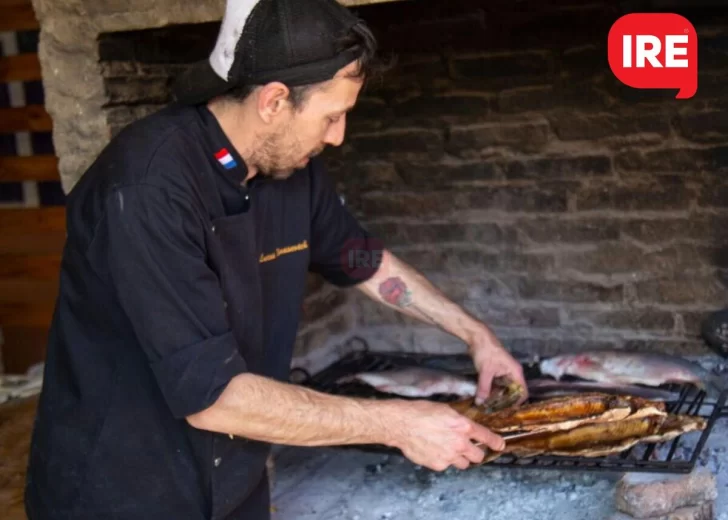 Es chef y decidió cocinar en los barrios de Gaboto para ayudar a los que menos tienen