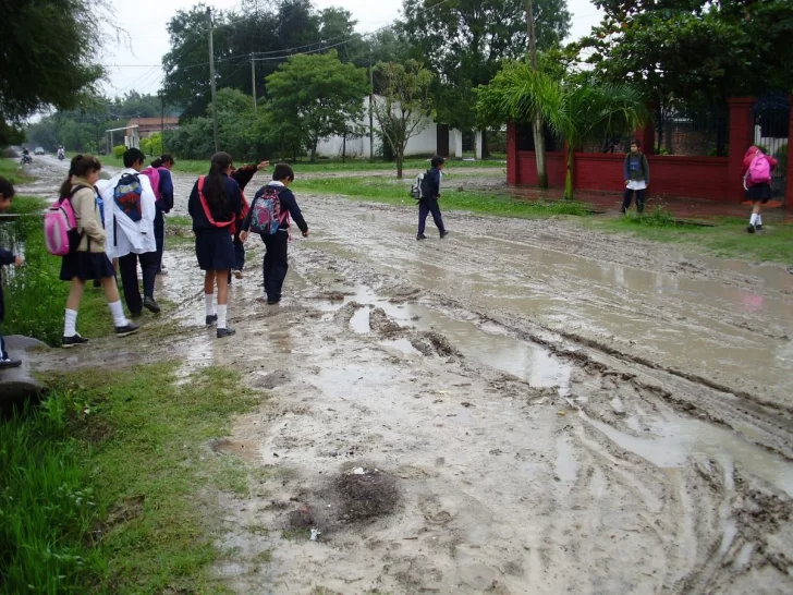 El ministerio de Educación suspendió las clases por el temporal