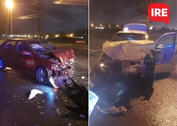 Dos autos protagonizaron un fortísimo accidente de frente en la colectora de puerto