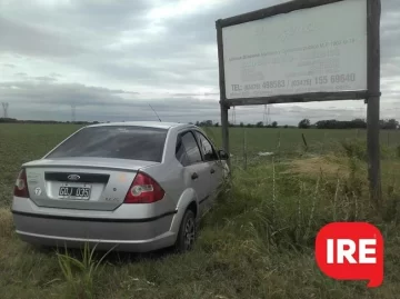 Se durmió y despisto: impactó contra un cartel publicitario