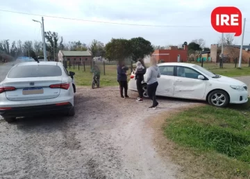 Chocaron dos autos en una esquina de Andino: Sólo daños materiales