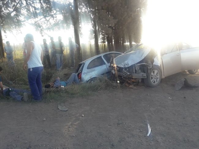 Varios heridos tras chocar dos vehículos en un camino rural