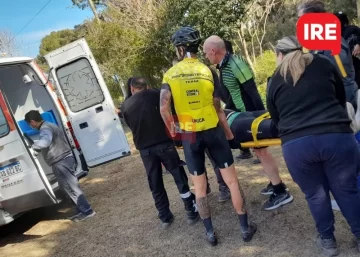 Un ciclista se cayó en el circuito de Andino y debió ser rescatado por un dolor en el pecho