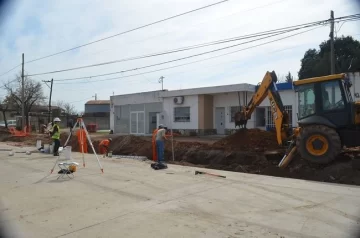 Timbúes: Comenzaron los trabajos de zanjeo y cloacas en la localidad Timbúes: Comenzaron los trabajos de zanjeo y cloacas en la localidad