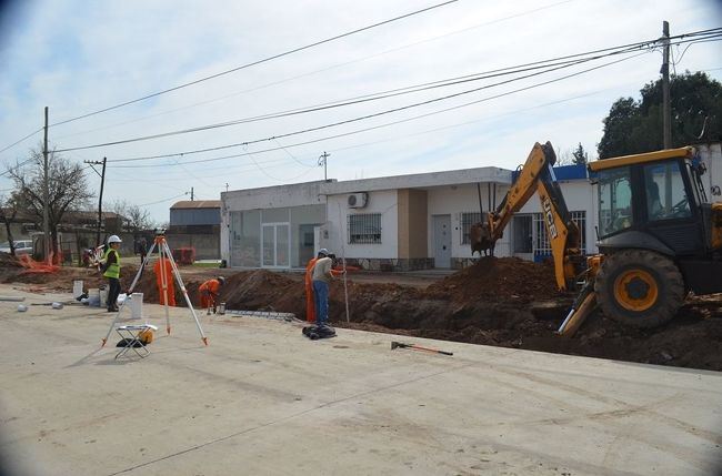 Timbúes: Comenzaron los trabajos de zanjeo y cloacas en la localidad Timbúes: Comenzaron los trabajos de zanjeo y cloacas en la localidad