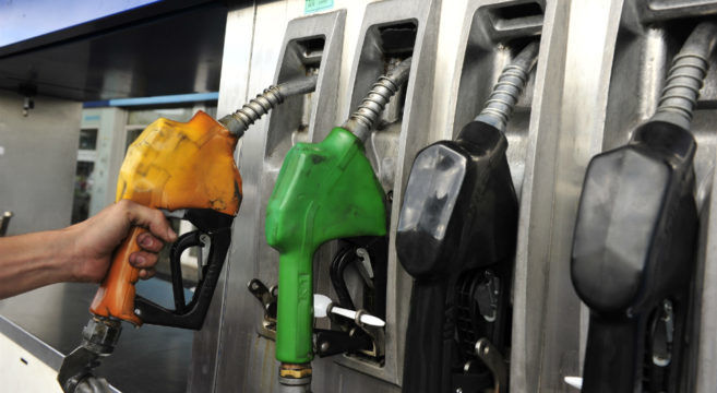 Postergan otra vez el aumento en el impuesto a combustibles