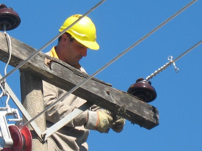 Llegó la luz a Barrio Andino y pondrán columnas en el centro