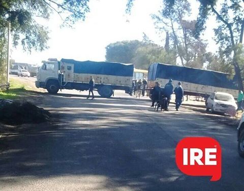 Luego de cortar la Ruta 11 a la altura de Villa La Ribera se traslada el piquete a las cerealeras