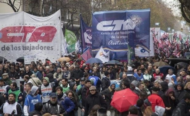 Trabajadores se movilizan en una “Marcha Federal”