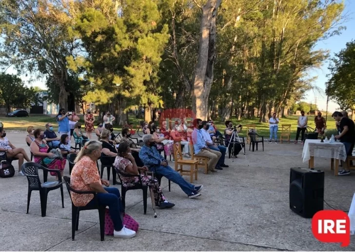 Cristian presentó su libro y su pueblo lo reconoció: “Sos un ejemplo de que se puede”