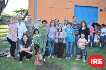 Un abrazo al cielo: Renacer plantó un arbol de la vida en Oliveros