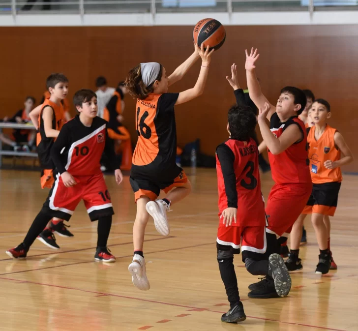 Primer encuentro regional de mini básquet en el Club Maciel