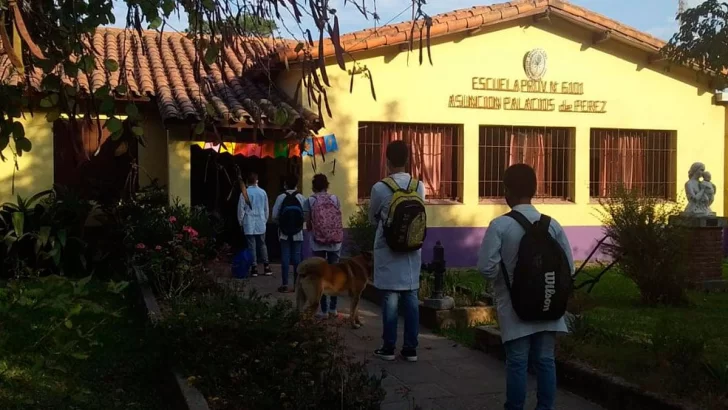 Casi 800 chicos volvieron a la escuela en la provincia