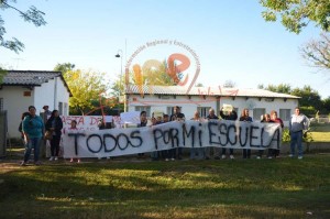 Los fondos llegarían a fines de abril y los padres de los alumnos deciden si sus hijos siguen yendo al colegio
