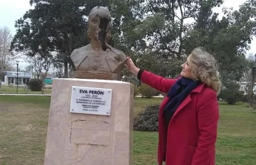 Timbúes comenzó a restaurar el busto de Evita que habían vandalizado