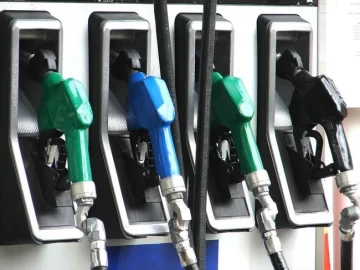 El Gobierno congelará el precio del combustible por 90 días