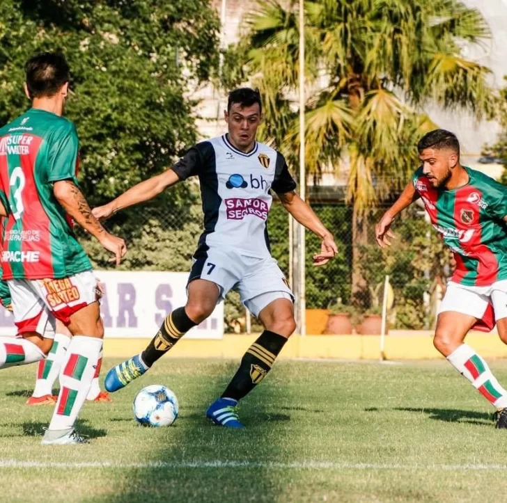 Al mundo: Un joven cuisero debuta en el fútbol internacional