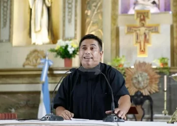 El padre Fernando se descompensó en la misa y piden cadena de oración