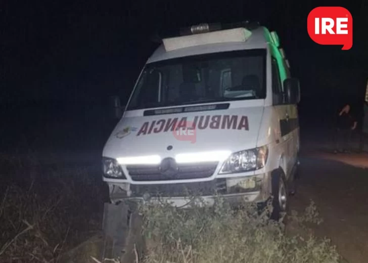 La ambulancia de Carrizales chocó en camino rural mientras hacía un traslado