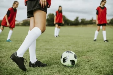 Oliveros convoca a jugadoras para practicar y armar un equipo de fútbol femenino