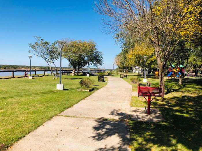 El paseo ribereño se viste de fiesta para celebrar la primavera