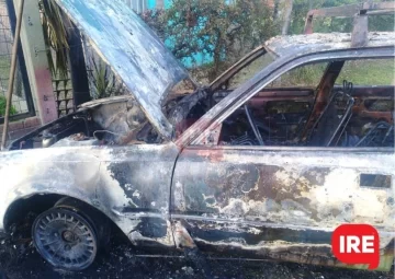 La Boca: Esperaron a que se vayan a dormir y le prendieron fuego el auto