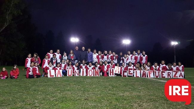 La unión hace a la fuerza: Inauguraron las luces de la cancha