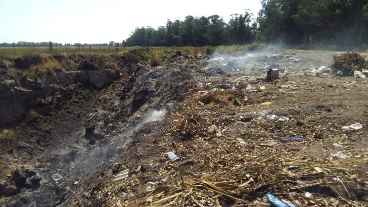 Una cava con basura ardió en llamas durante la madrugada Una cava con basura ardió en llamas durante la madrugada