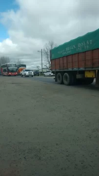 CONTINÚA LA AUTOPISTA CORTADA PERO NO HAY OPERATIVOS DE TRÁNSITO PREVISTOS DENTRO DE LA LOCALIDAD