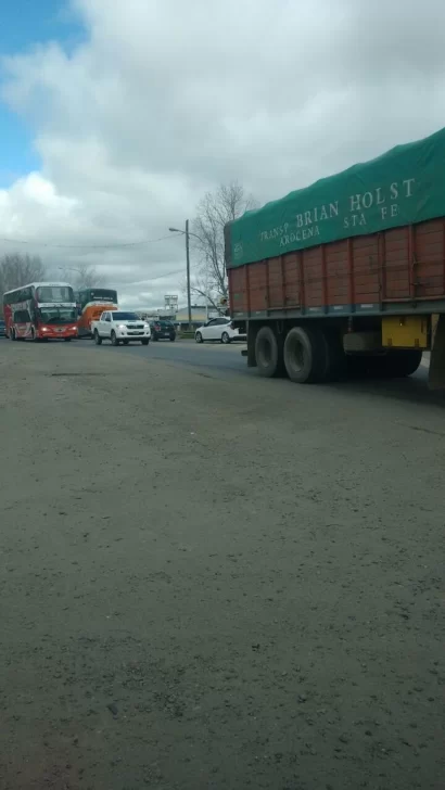 CONTINÚA LA AUTOPISTA CORTADA PERO NO HAY OPERATIVOS DE TRÁNSITO PREVISTOS DENTRO DE LA LOCALIDAD