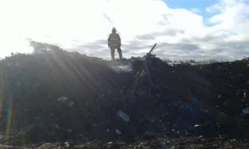 “EL INCENDIO DEL BASURAL DEBE RESOLVERLO LA COMUNA”