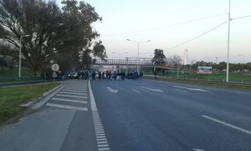 Pescadores cortan Circunvalación