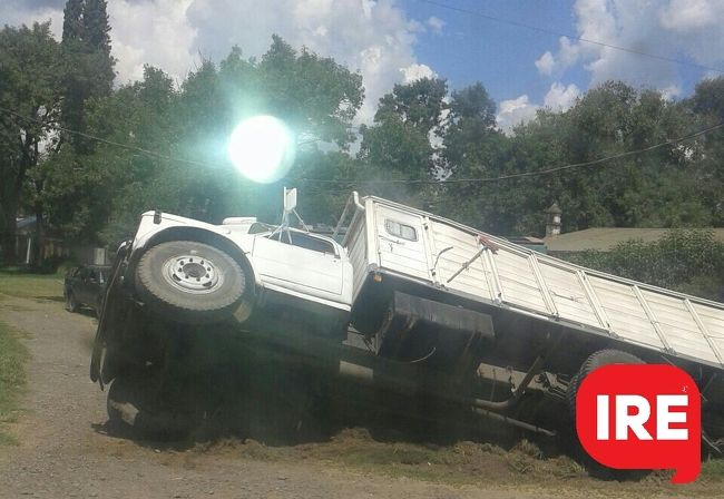 Volcó un camión con acoplado en la Ruta 91, no hay heridos