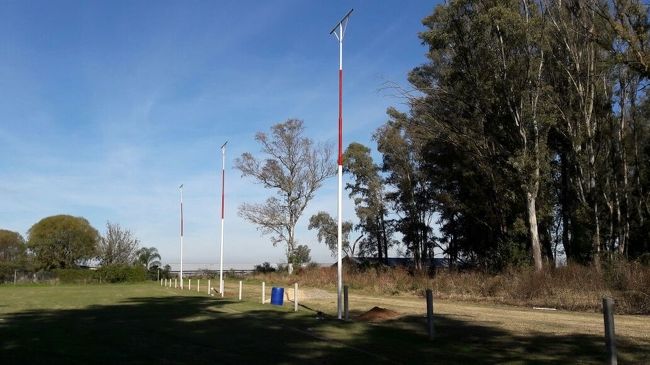 Hockey: Plantaron los nuevos postes de iluminación del estadio