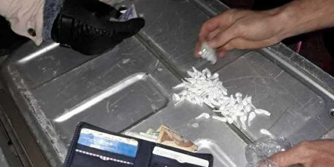 Un hombre fue detenido trasladando cocaína con sus hijos