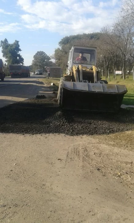 Identidad Villa La Ribera ejecutó el nivelado de la banquina