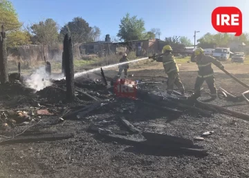 Violencia extrema: Les prendieron fuego la casa y perdieron todo