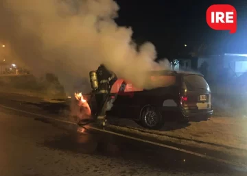 Viajaba desde Puerto hacia autopista y se le incendió el auto: Resultó ileso