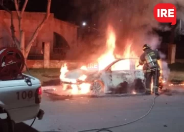Se incendió por completo el auto de un vecino de Timbúes durante la madrugada