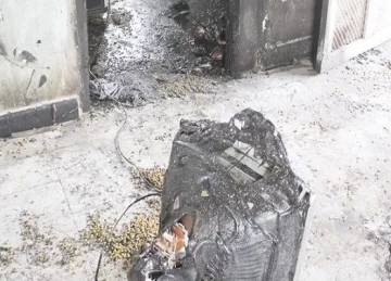 Un cortocircuito en un televisor provocó un incendio